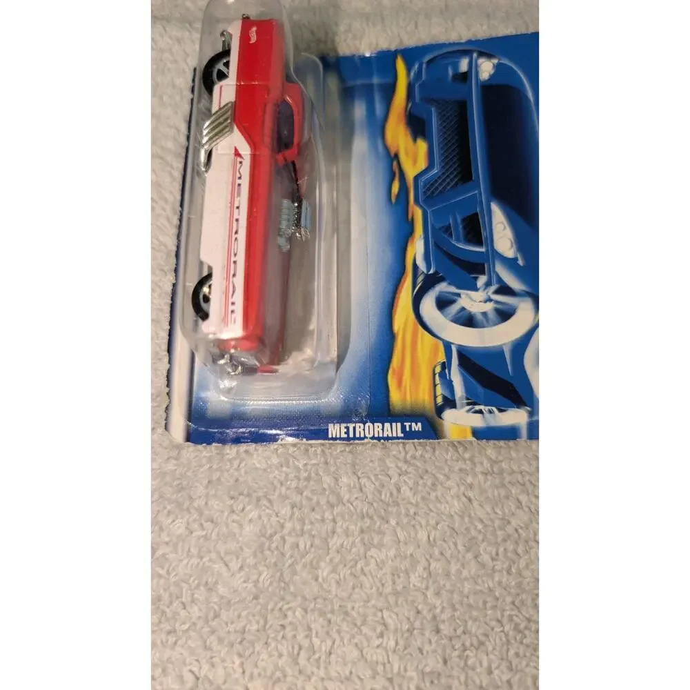 Hot Wheels 2001 METRORAIL Metro Theme Car 1:64 Diecast Red/White Unopened